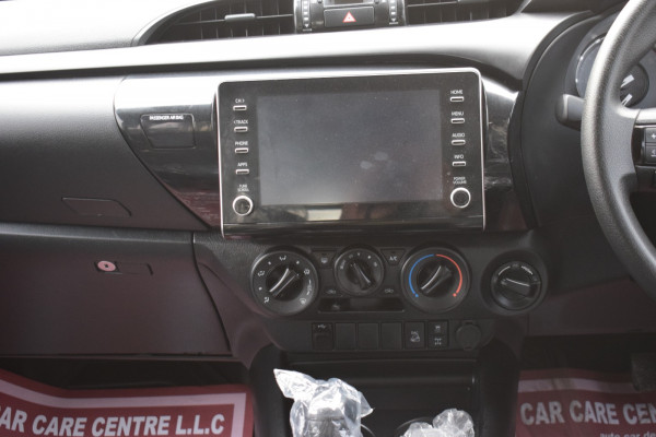 Toyota Hilux 2022/ White RHD Diesel AT Pickup 4WD view 11