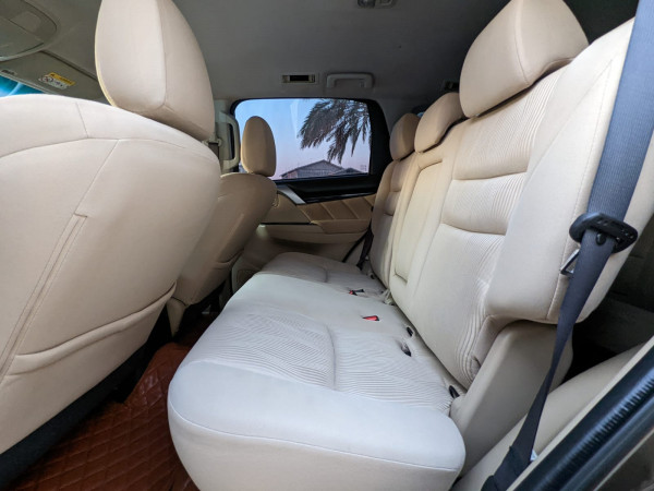 Mitsubishi Montero 2017/ Brown LHD Petrol AT SUV 2WD view 4