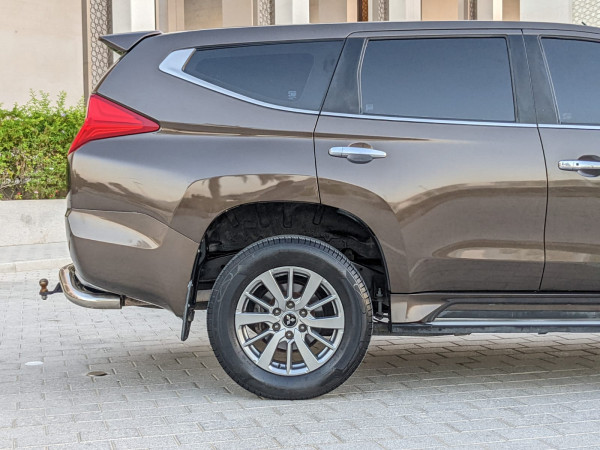 Mitsubishi Montero 2017/ Brown LHD Petrol AT SUV 2WD view 17
