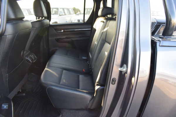 Toyota Hilux 2019/ Grey RHD Diesel MT Pickup 4WD view 10
