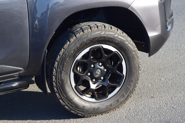 Toyota Hilux 2019/ Grey RHD Diesel MT Pickup 4WD view 18