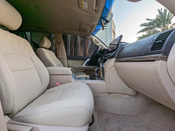 Toyota Land Cruiser 2013/ Black LHD Petrol AT SUV 4WD view 3