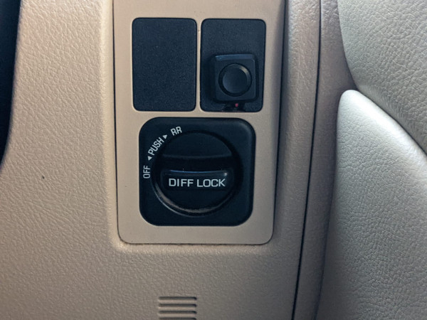 Toyota Land Cruiser 2013/ Black LHD Petrol AT SUV 4WD view 8
