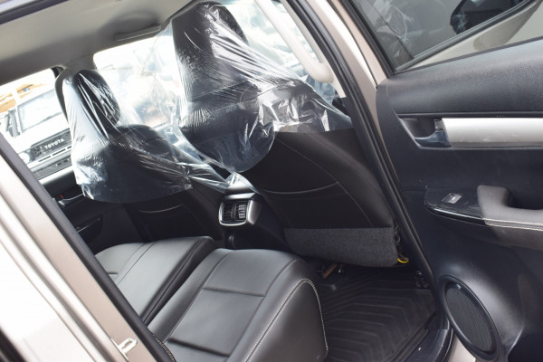 Toyota Hilux 2020/ Brown RHD Diesel AT Pickup 4WD view 4