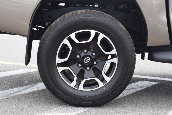 Toyota Hilux 2020/ Brown RHD Diesel AT Pickup 4WD view 18