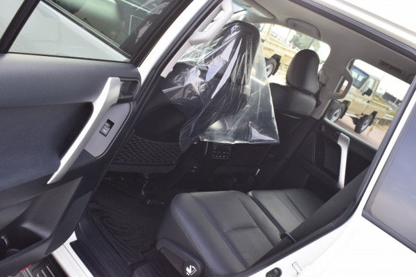 Toyota LAND CRUISER PRADO 2021/ White RHD Diesel AT SUV 4WD view 6