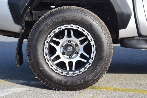 Toyota Hilux 2017/ Silver RHD Diesel MT Pickup 4WD view 10