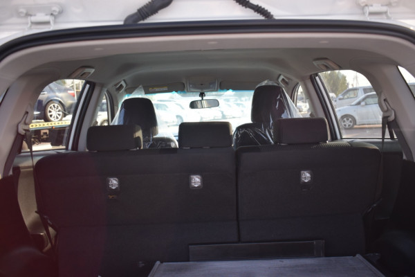 Toyota RAV 4 2017/ White RHD Diesel AT SUV Crossover 2WD view 4