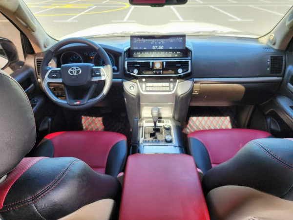 Toyota Land Cruiser 2011/ White LHD Petrol AT SUV 4WD view 2