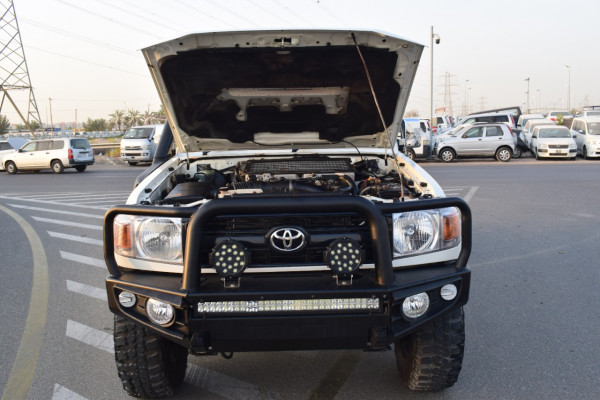 Toyota Land Cruiser Pickup 2017/ White RHD Diesel MT Pickup 4WD view 16