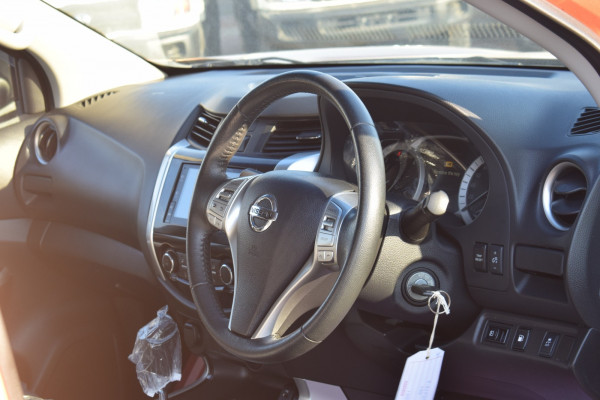 Nissan Navara 2015/ Orange RHD Diesel AT Pickup 4WD view 2