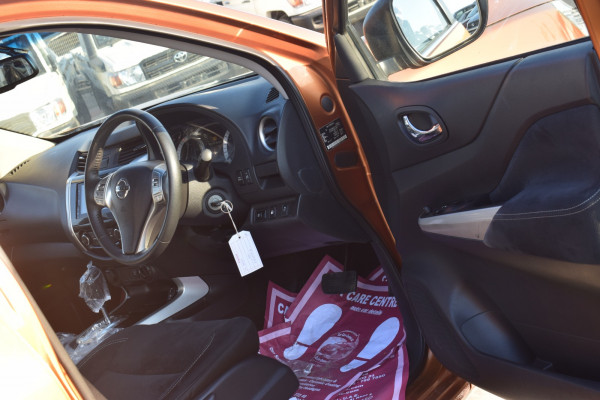 Nissan Navara 2015/ Orange RHD Diesel AT Pickup 4WD view 4