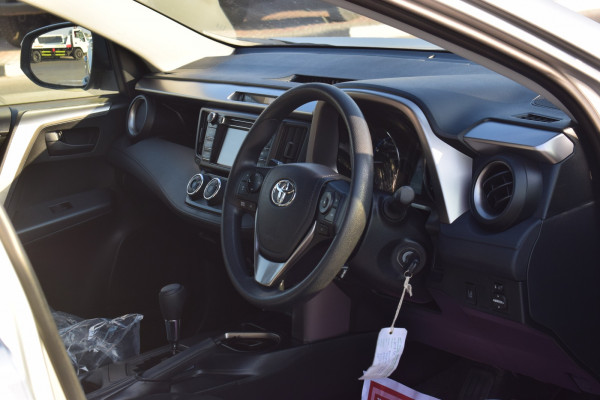 Toyota RAV 4 2018/ Silver RHD Petrol AT SUV Crossover 2WD view 4