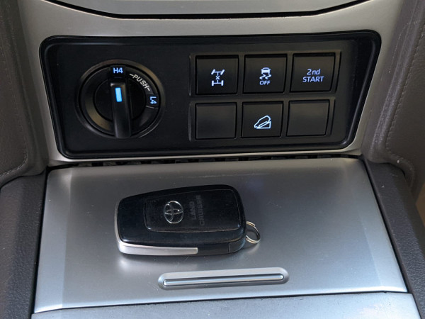 Toyota LAND CRUISER PRADO 2020  White LHD Petrol AT SUV 4WD view 9