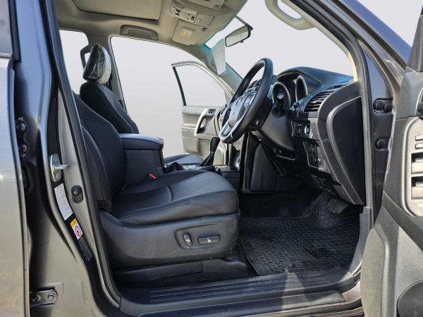 Toyota LAND CRUISER PRADO 2015/ Grey RHD Diesel AT SUV 4WD view 5