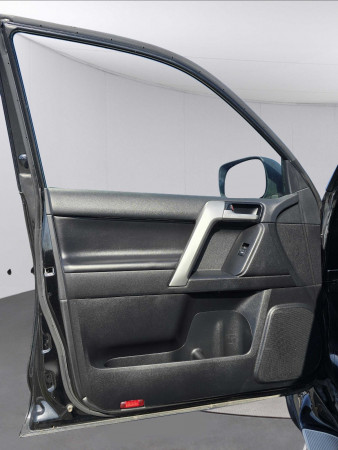 Toyota LAND CRUISER PRADO 2020/ Black RHD Diesel AT SUV 4WD view 3