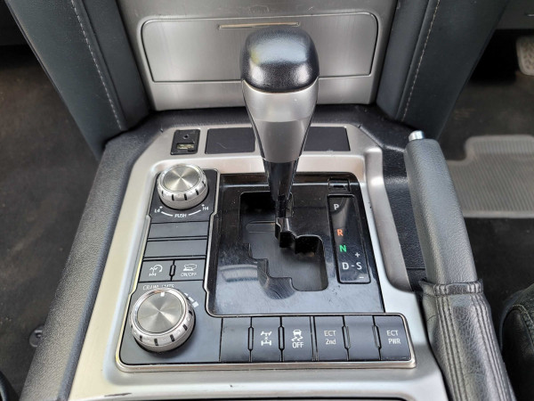 Toyota Land Cruiser 2020/ Grey RHD Diesel AT SUV 4WD view 7