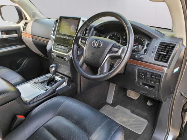 Toyota Land Cruiser 2020/ Grey RHD Diesel AT SUV 4WD view 22