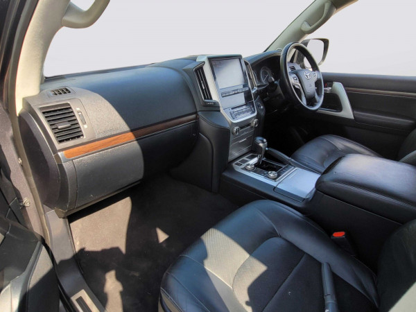 Toyota Land Cruiser 2020/ Grey RHD Diesel AT SUV 4WD view 24