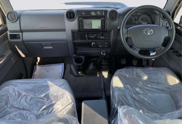 Toyota Land Cruiser Pickup 2018/ Grey RHD Diesel MT Pickup 4WD view 23