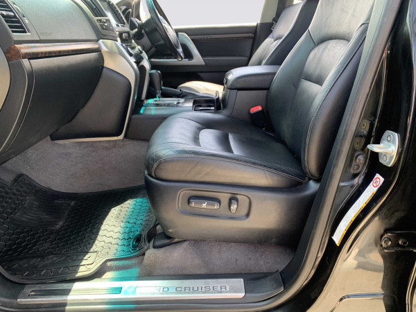 Toyota Land Cruiser 2015/ Black RHD Diesel AT SUV 4WD view 3