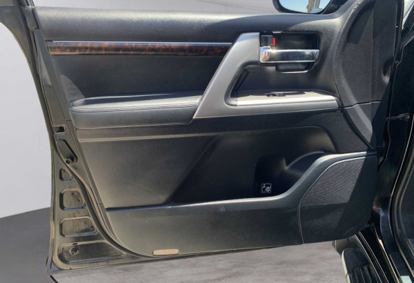 Toyota Land Cruiser 2015/ Black RHD Diesel AT SUV 4WD view 4