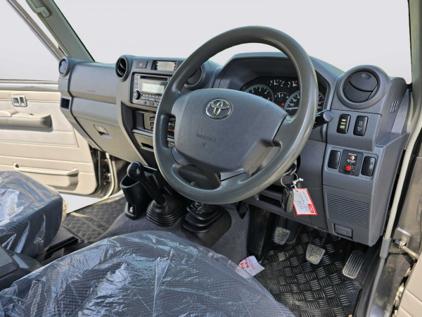Toyota Land Cruiser Pickup 2015/ Grey RHD Diesel MT Pickup 4WD view 7