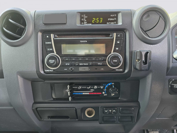 Toyota Land Cruiser Pickup 2015/ Grey RHD Diesel MT Pickup 4WD view 17