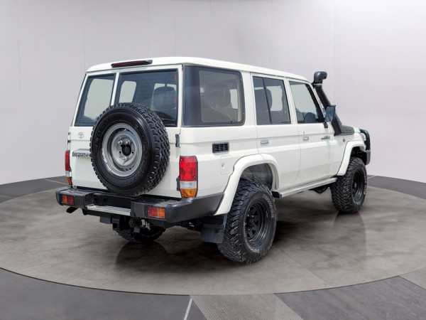Toyota Land Cruiser HardTop 2014/ White RHD Diesel MT SUV 4WD