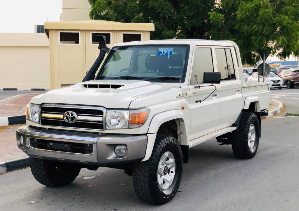 Toyota Land Cruiser Pickup 2018/ White RHD Diesel MT Pickup 4WD