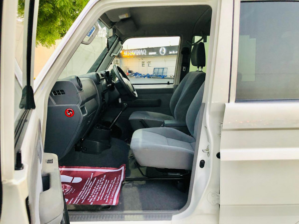 Toyota Land Cruiser Pickup 2018/ White RHD Diesel MT Pickup 4WD view 4