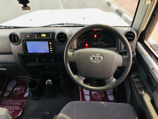 Toyota Land Cruiser Pickup 2018/ White RHD Diesel MT Pickup 4WD view 5