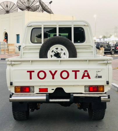 Toyota Land Cruiser Pickup 2018/ White RHD Diesel MT Pickup 4WD view 9