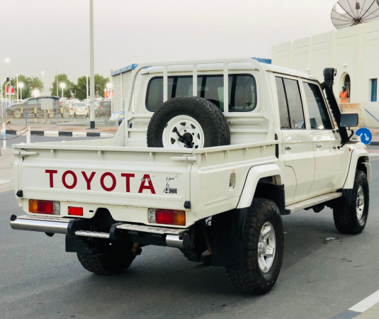 Toyota Land Cruiser Pickup 2018/ White RHD Diesel MT Pickup 4WD view 11
