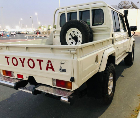 Toyota Land Cruiser Pickup 2018/ White RHD Diesel MT Pickup 4WD view 13