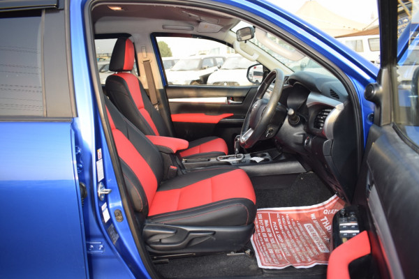 Toyota Hilux 2017  Blue RHD Diesel AT Pickup 4WD view 9