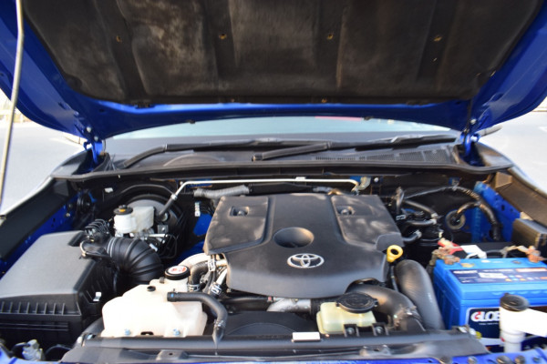 Toyota Hilux 2017  Blue RHD Diesel AT Pickup 4WD view 10
