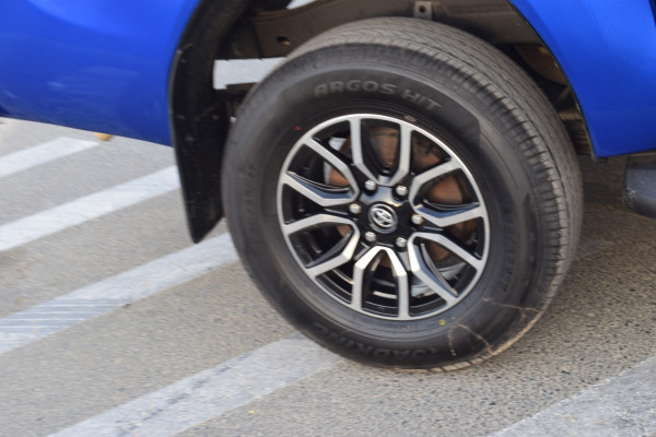 Toyota Hilux 2017  Blue RHD Diesel AT Pickup 4WD view 11