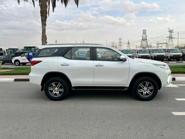 Toyota Fortuner 2016  White LHD Petrol AT SUV 4WD