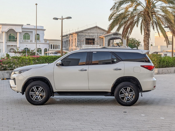 Toyota Fortuner 2021  White LHD Petrol AT SUV 4WD