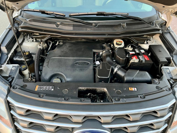 Ford Explorer 2017/ Silver LHD Petrol AT SUV 4WD view 5