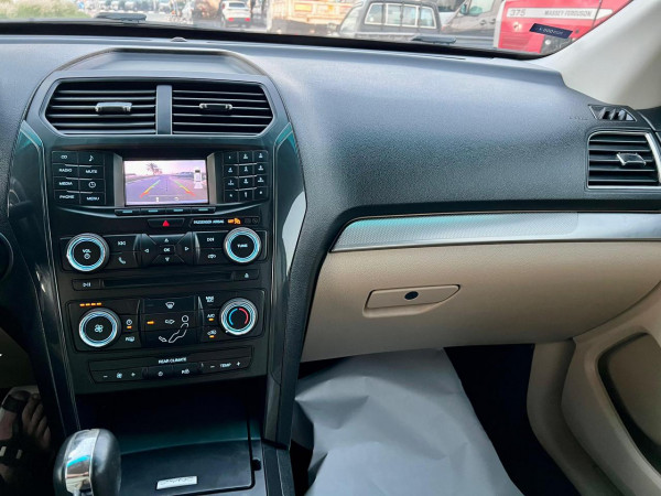 Ford Explorer 2017/ Silver LHD Petrol AT SUV 4WD view 12