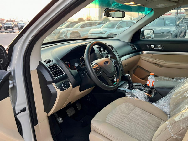 Ford Explorer 2017/ Silver LHD Petrol AT SUV 4WD view 14