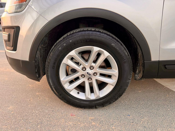 Ford Explorer 2017/ Silver LHD Petrol AT SUV 4WD view 20