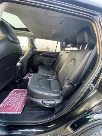 Toyota Highlander 2021/ Black LHD Petrol AT SUV 4WD view 3