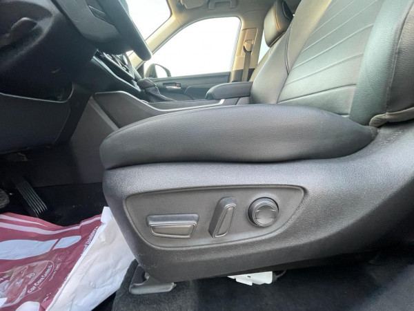 Toyota Highlander 2021/ Black LHD Petrol AT SUV 4WD view 5