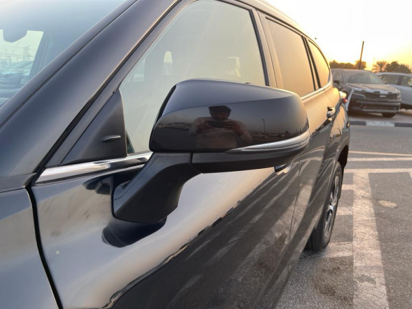 Toyota Highlander 2021/ Black LHD Petrol AT SUV 4WD view 16