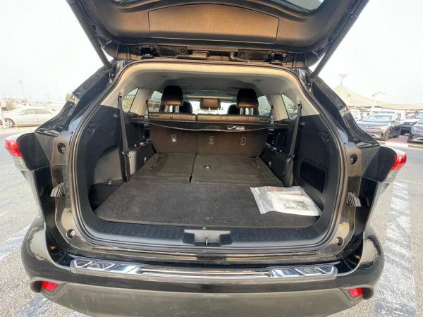 Toyota Highlander 2021/ Black LHD Petrol AT SUV 4WD view 17