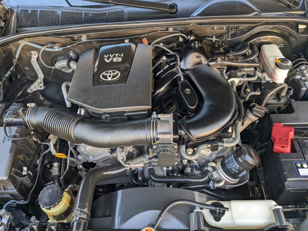 Toyota Fortuner 2017/ Grey LHD Petrol AT SUV 4WD view 8