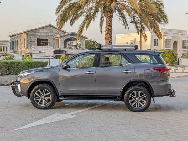 Toyota Fortuner 2017/ Grey LHD Petrol AT SUV 4WD view 13